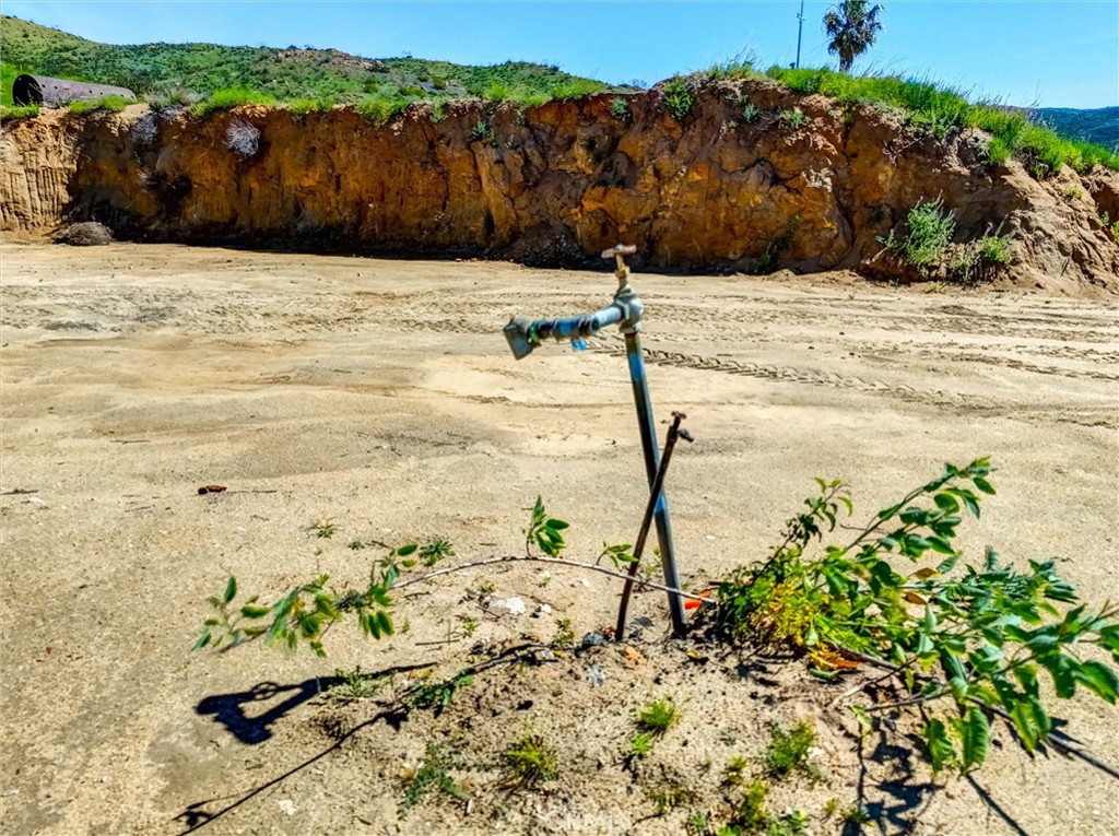 2 Decker Canyon Road