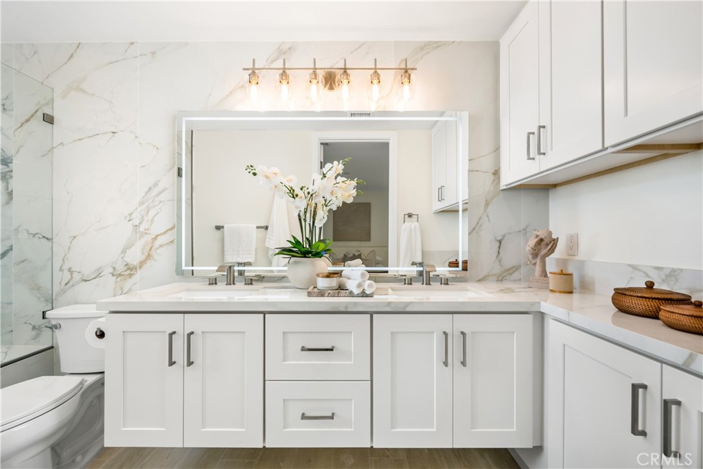 22981 Via Cruz