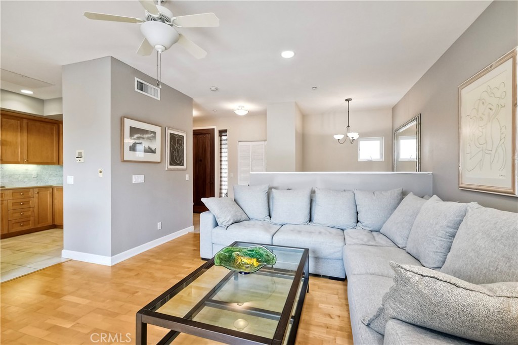 543 LAGUNA Drive