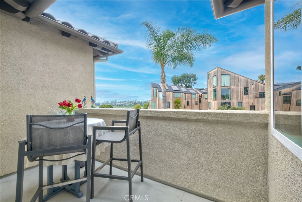 543 LAGUNA Drive