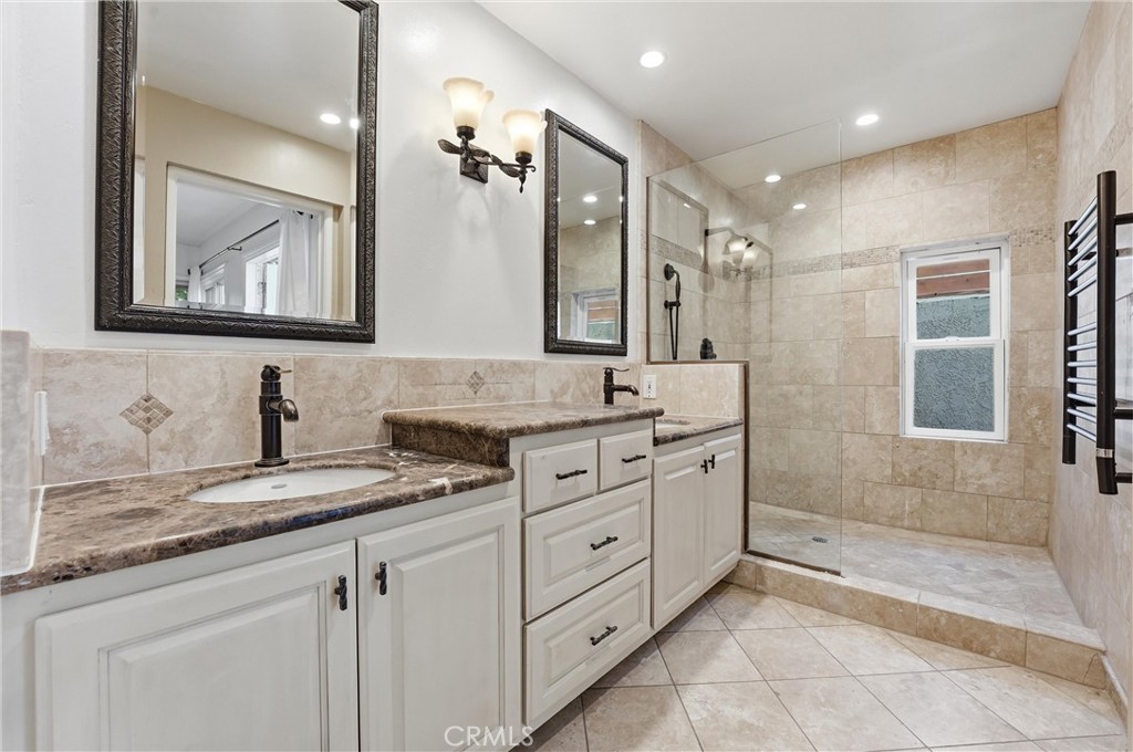 29881 White Otter