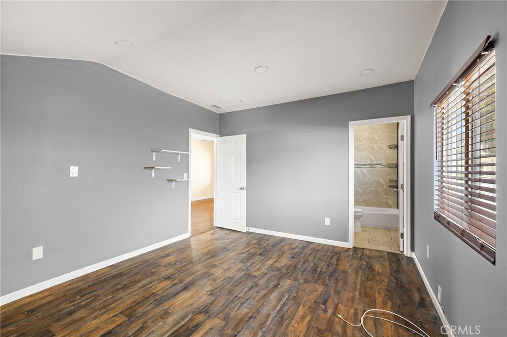 1040 W 3rd
