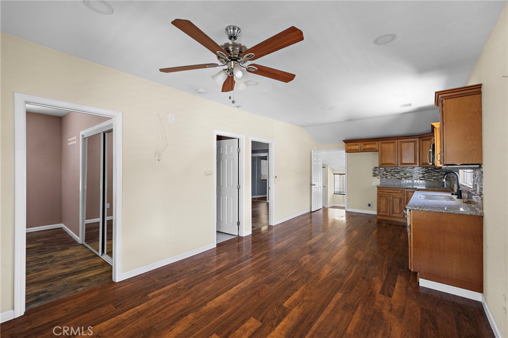 1040 W 3rd