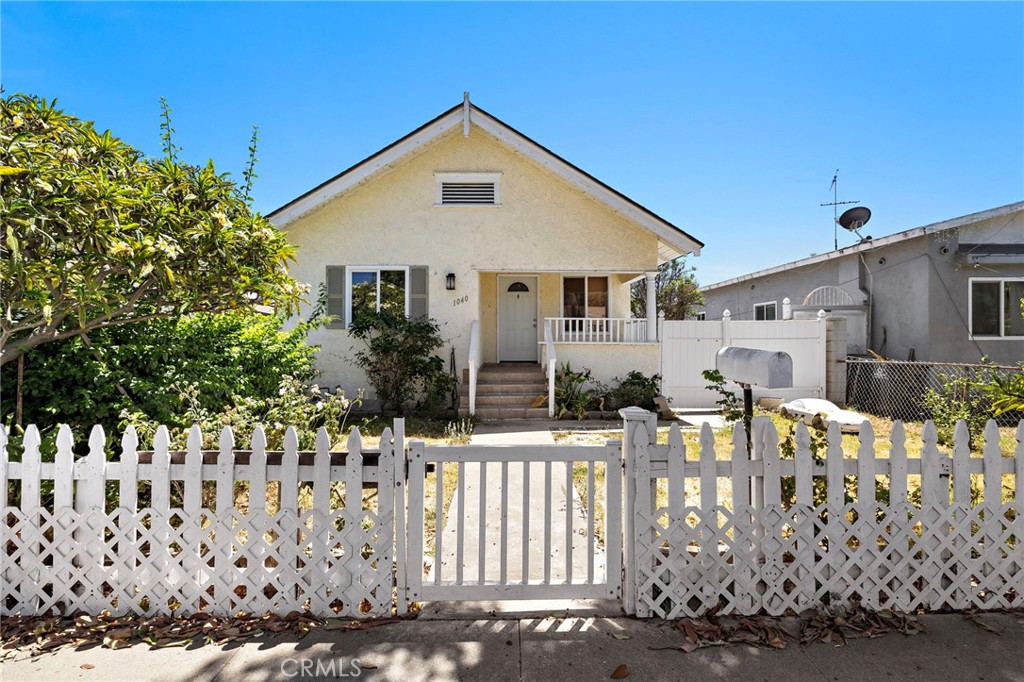 1040 W 3rd