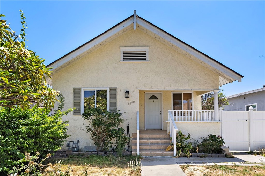 1040 W 3rd