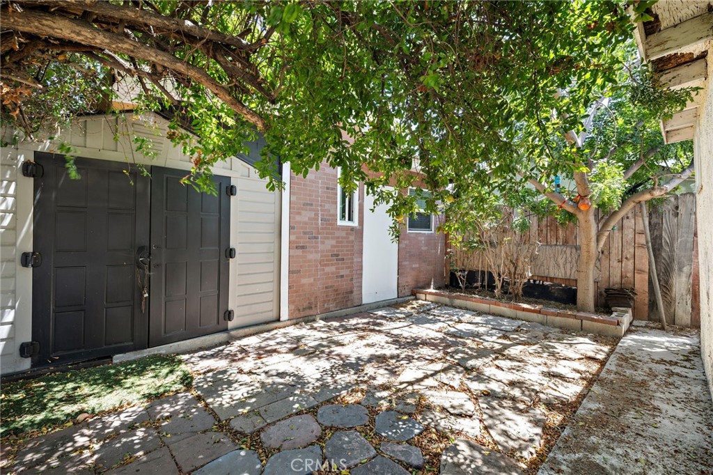 1040 W 3rd