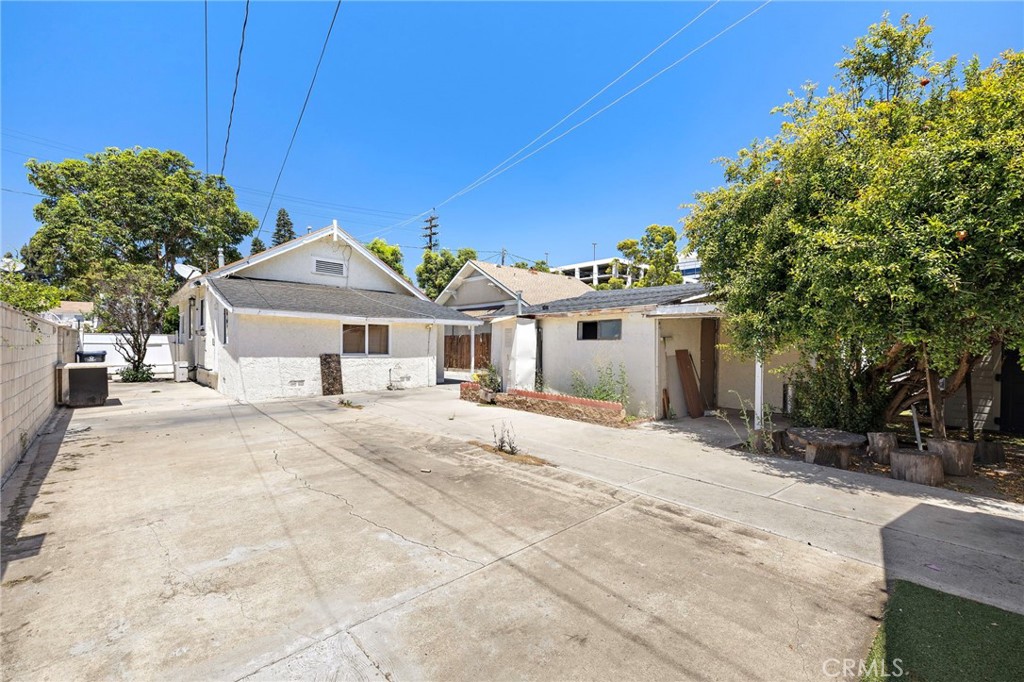 1040 W 3rd