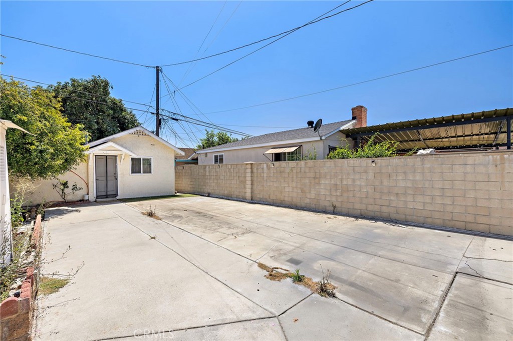 1040 W 3rd