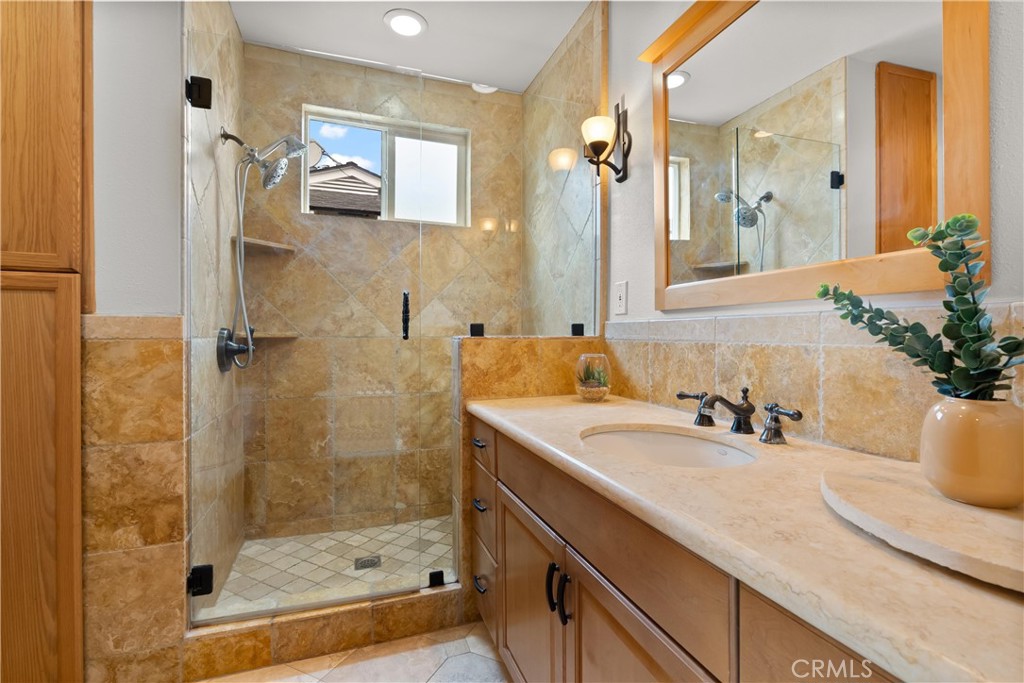 14015 Fernview Street