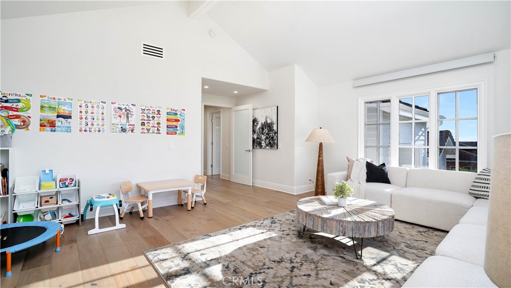 4855 Green Crest Drive