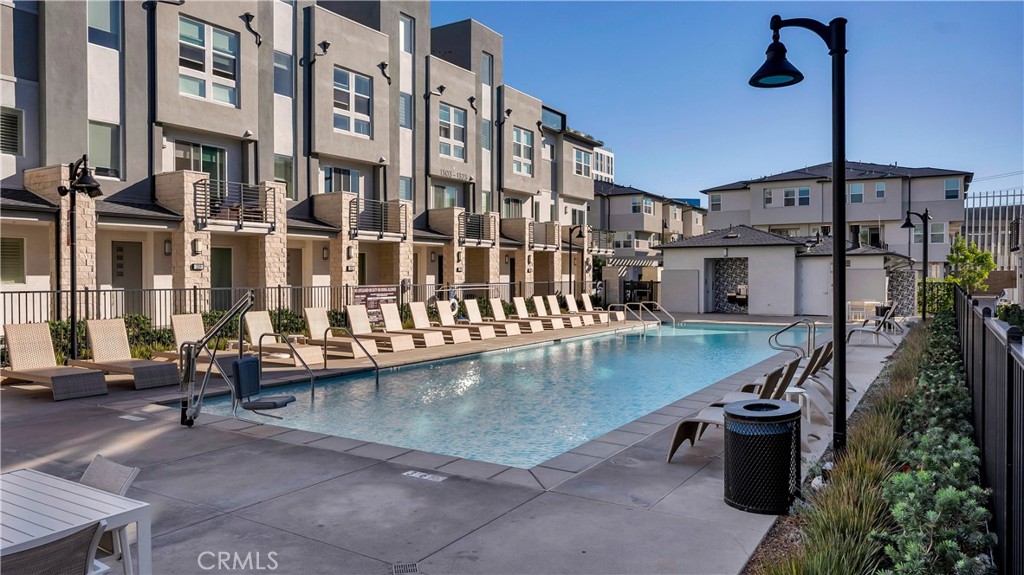 1130 S Urbana