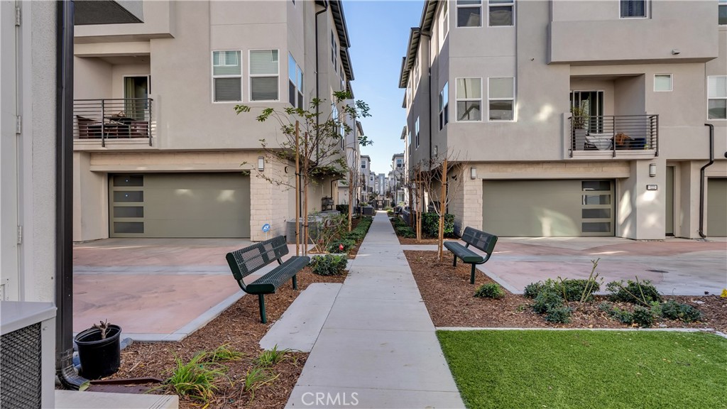 1130 S Urbana