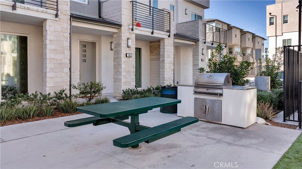 1130 S Urbana
