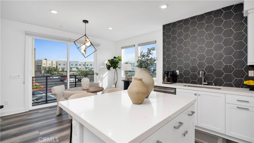 1669 W Lincoln Avenue 102