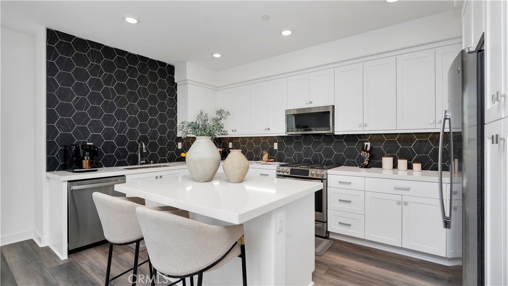 1669 W Lincoln Avenue 102