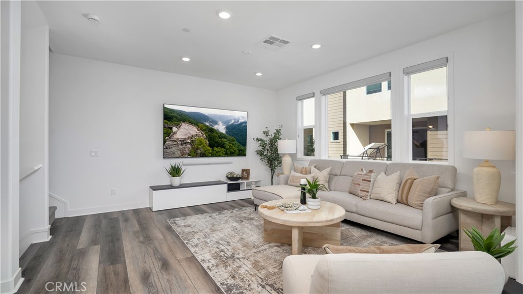 1669 W Lincoln Avenue 102