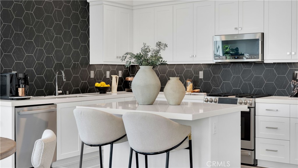 1669 W Lincoln Avenue 102