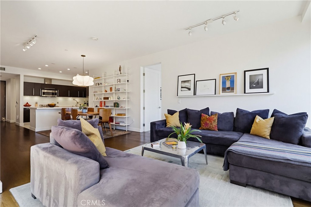 855 N Croft Avenue 302