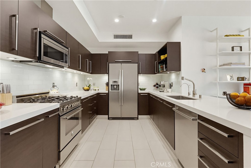 855 N Croft Avenue 302
