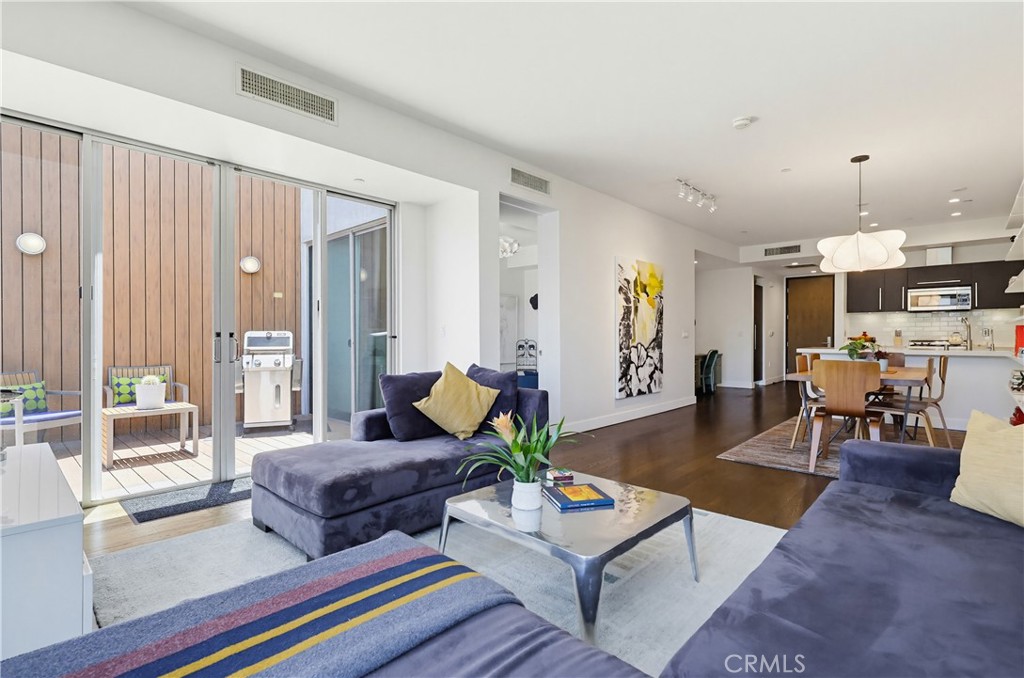855 N Croft Avenue 302