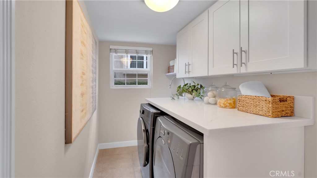 6139 E West View
