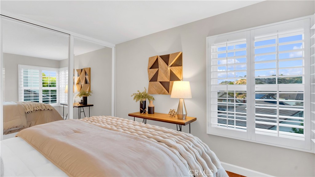 6139 E West View