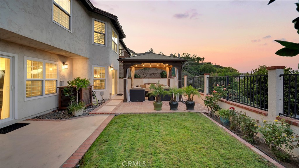 6139 E West View