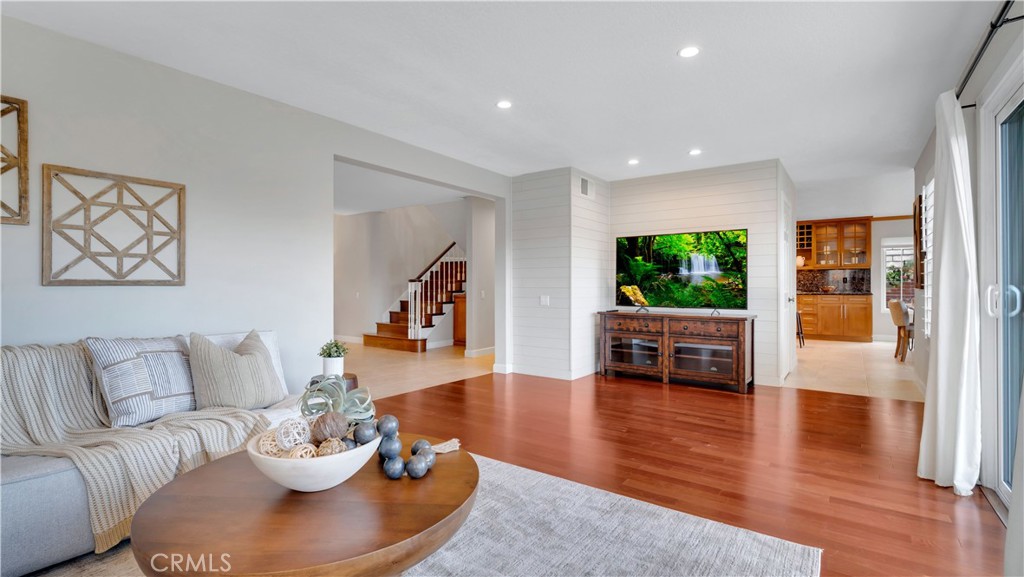 6139 E West View