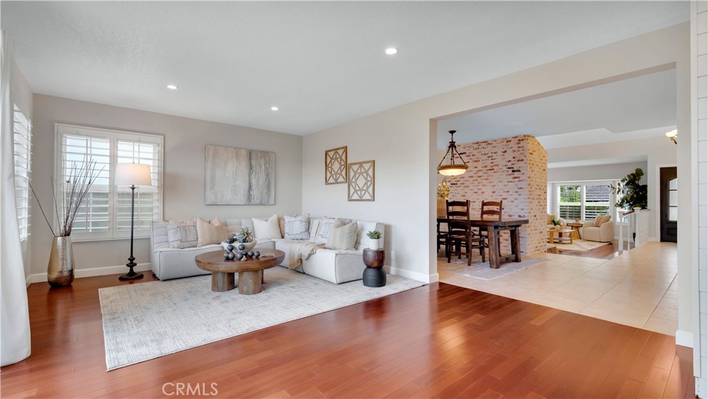 6139 E West View