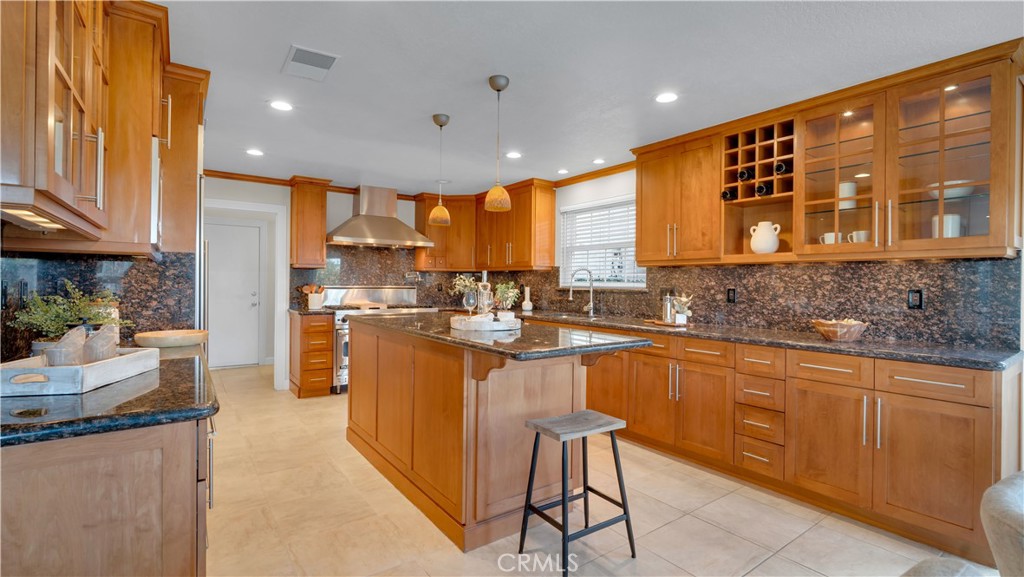 6139 E West View