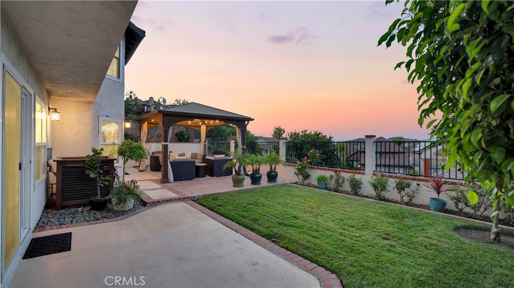 6139 E West View