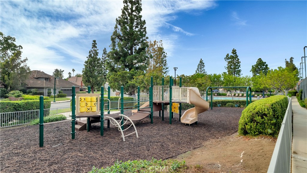 6139 E West View
