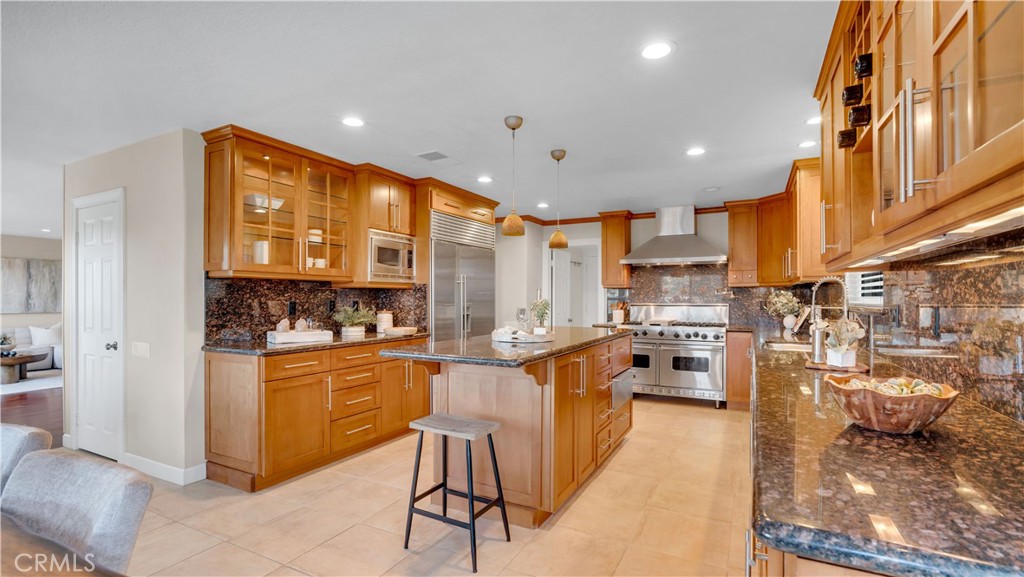 6139 E West View