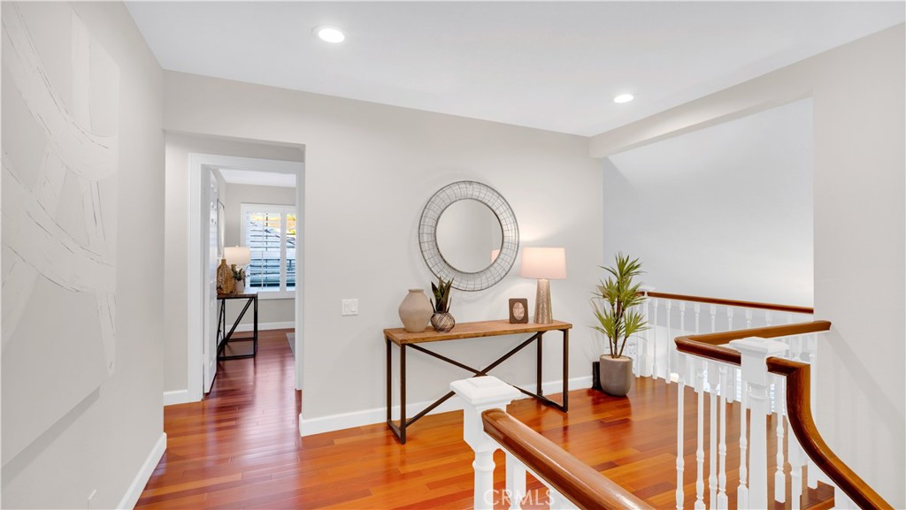 6139 E West View