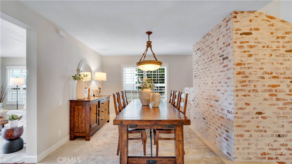6139 E West View