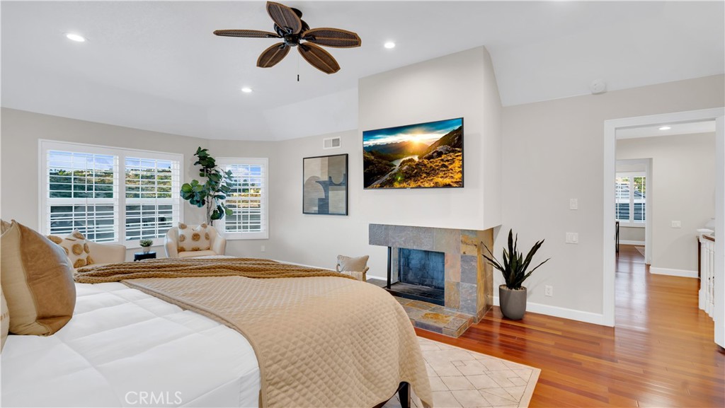 6139 E West View