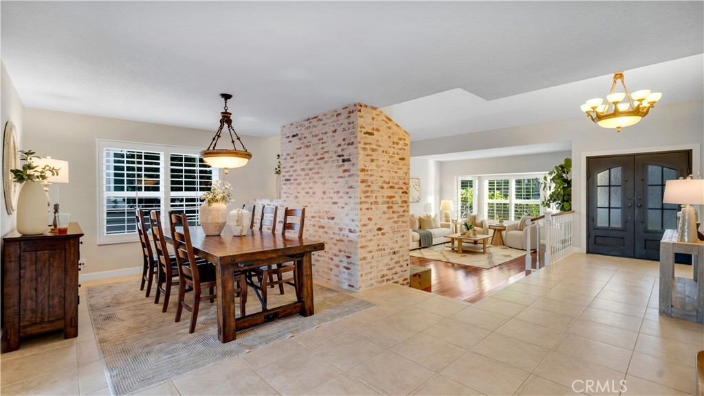 6139 E West View