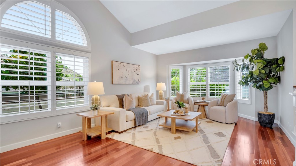 6139 E West View
