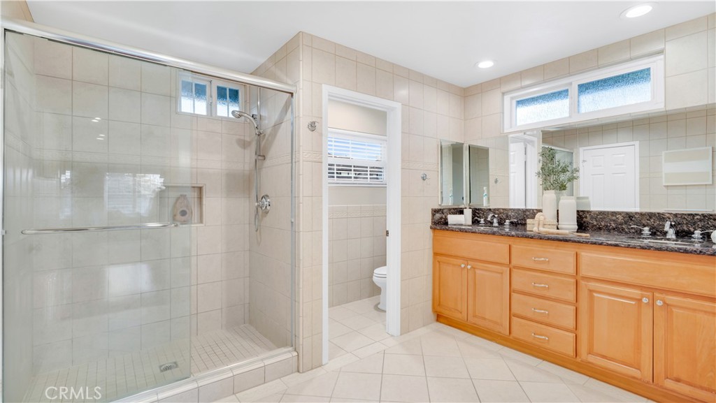 6139 E West View