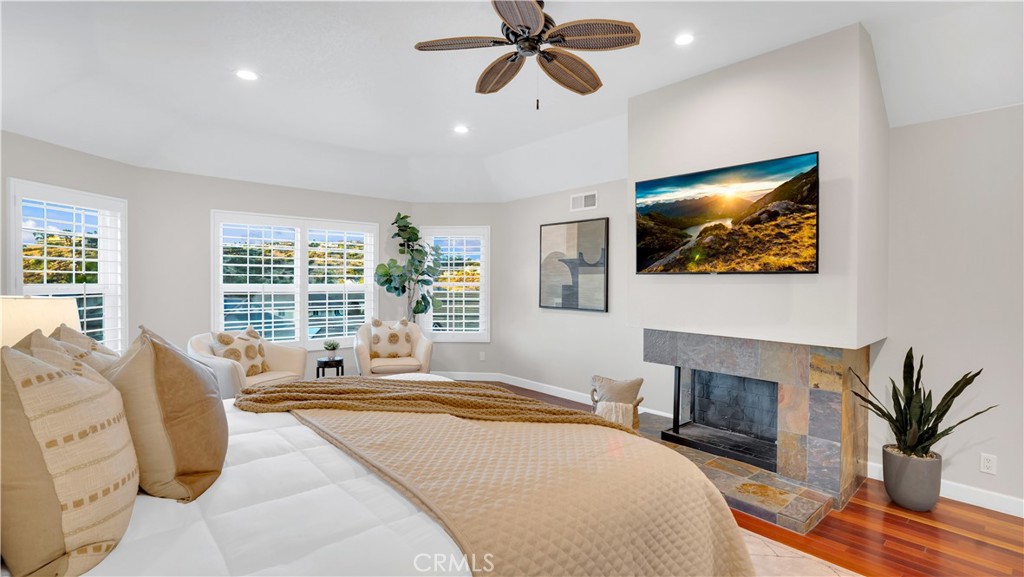 6139 E West View