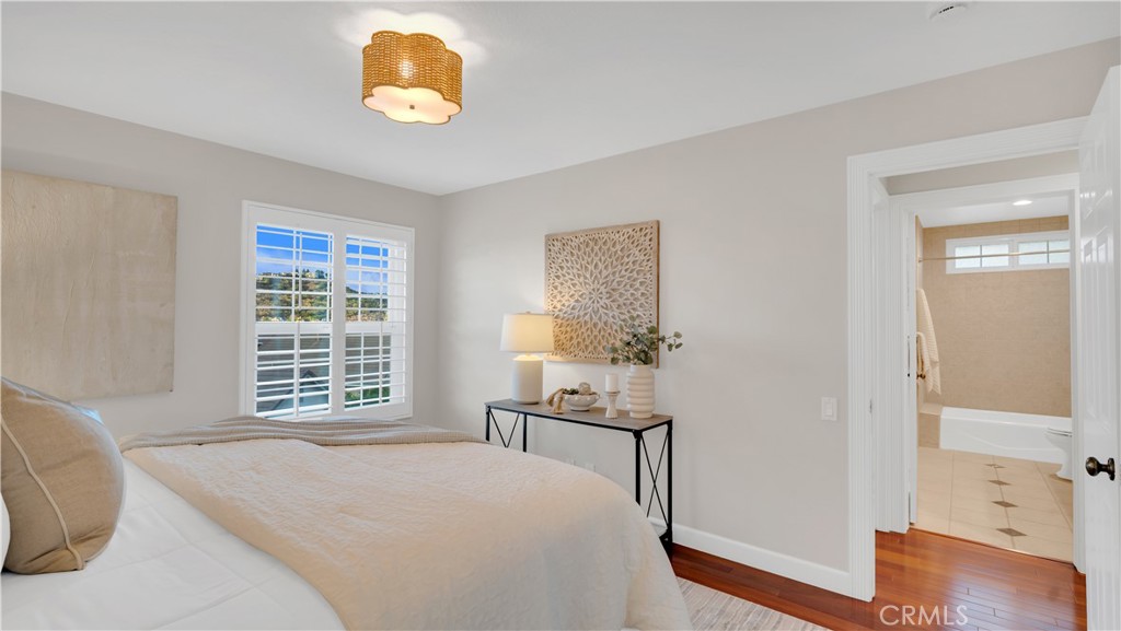 6139 E West View