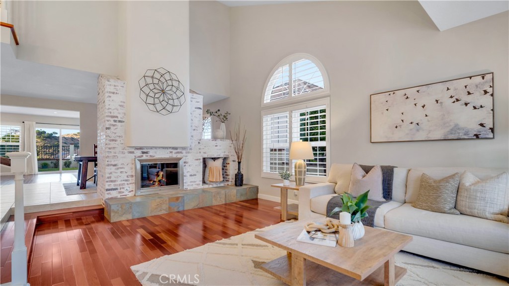 6139 E West View
