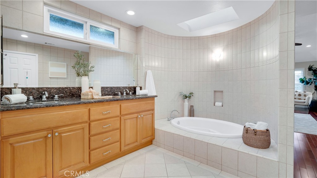 6139 E West View