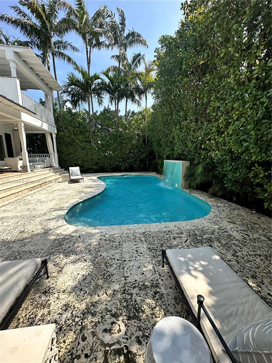 300 Greenwood Dr