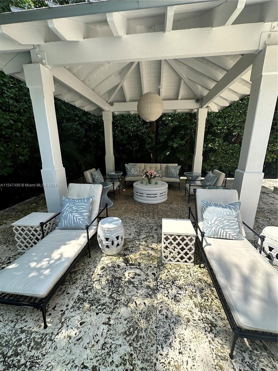 300 Greenwood Dr