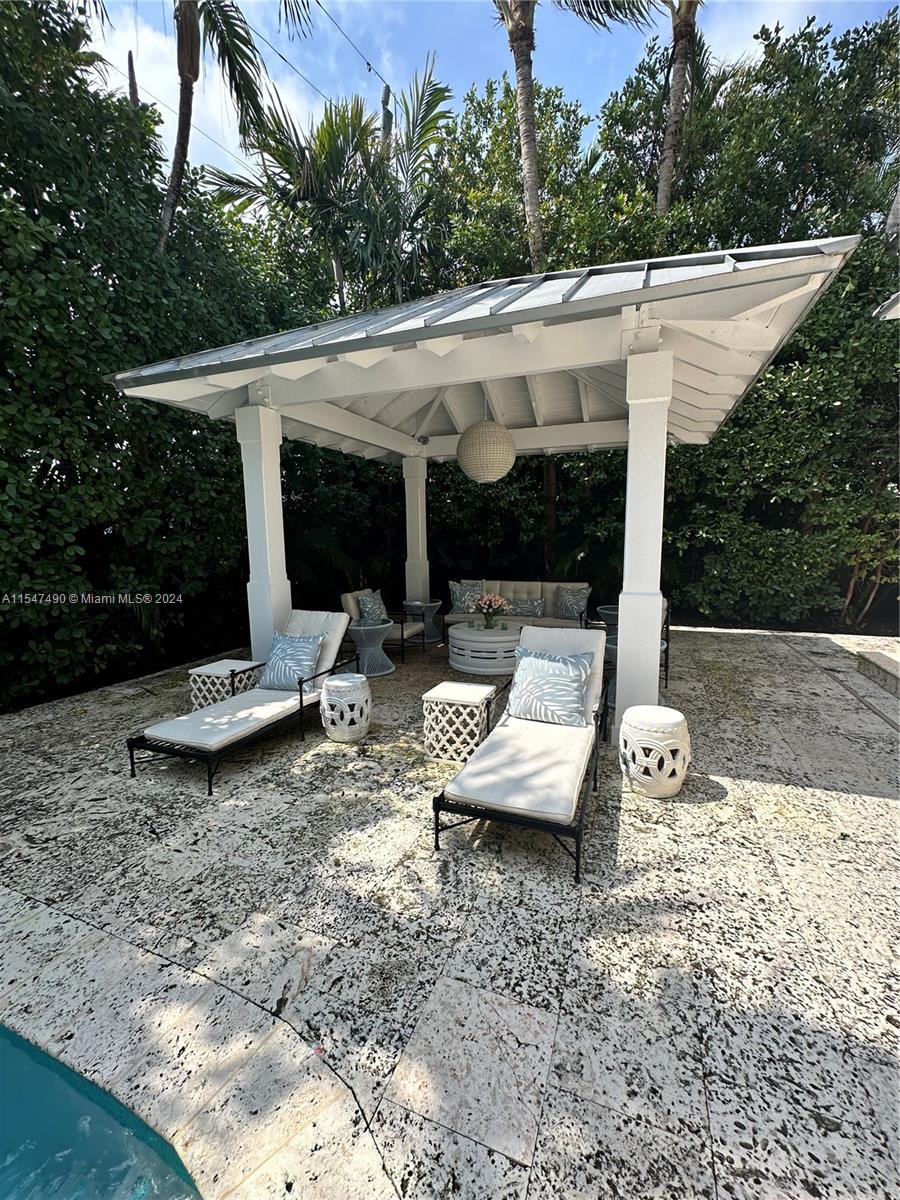 300 Greenwood Dr