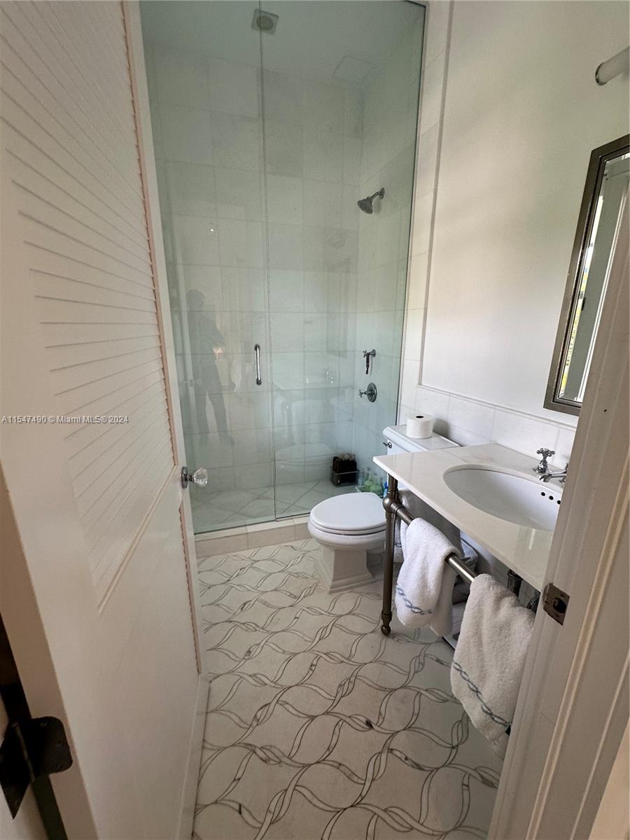 300 Greenwood Dr