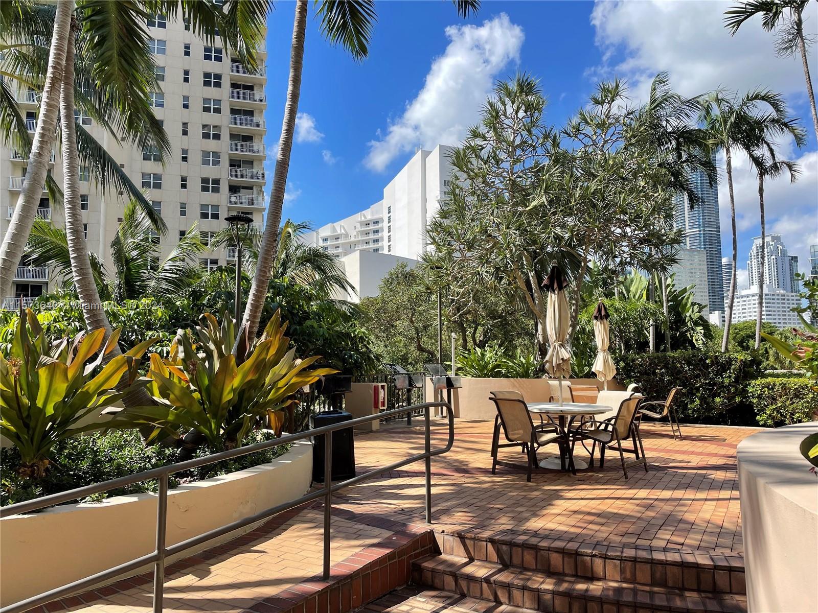 520 Brickell Key Dr # A1003