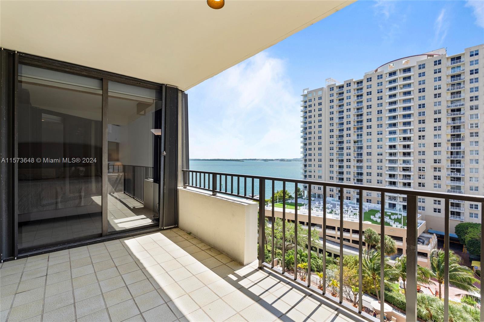 520 Brickell Key Dr # A1003
