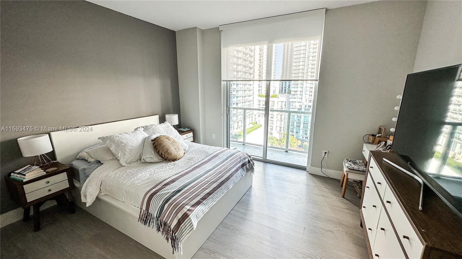 79 SW 12th St Unit: 1906-S